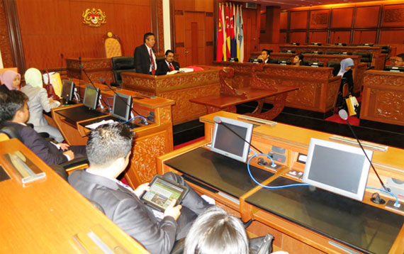 visit_parlimen1301