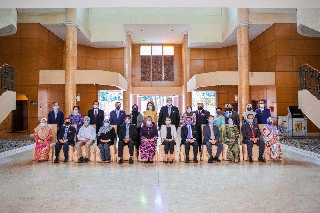 photo6264740612385385287