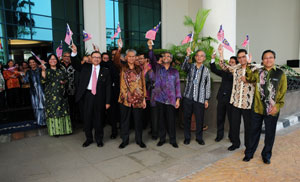 flag_raising1202
